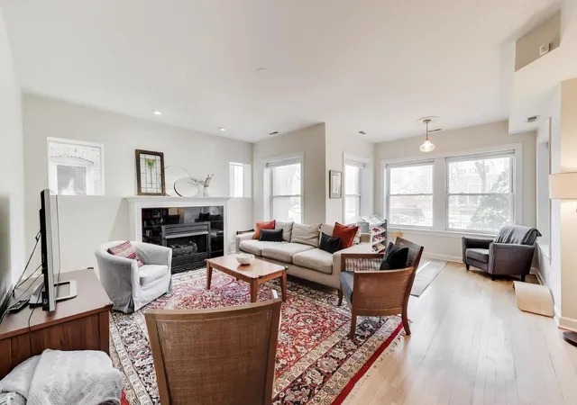 Photo 4 of Condo for sale at 4411 N Beacon St #1, Chicago, IL 60640 | MLS# 12770762 | Listing updated on 2026-09-29