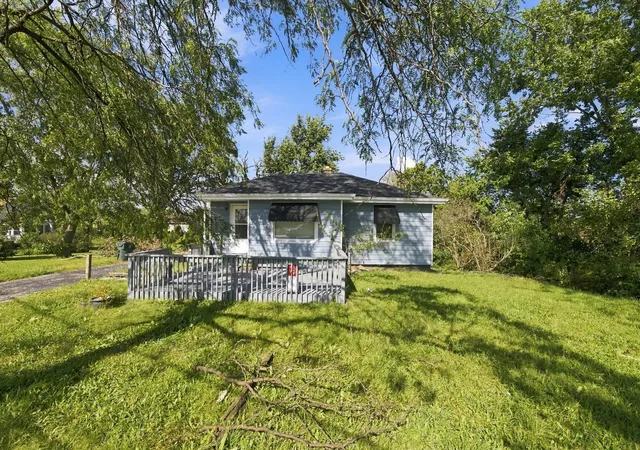 Photo 2 of Single family home for sale at 924 Glenwood Dyer Rd E, Glenwood, IL 60425 | MLS# 12770763 | Listing updated on 2026-10-07