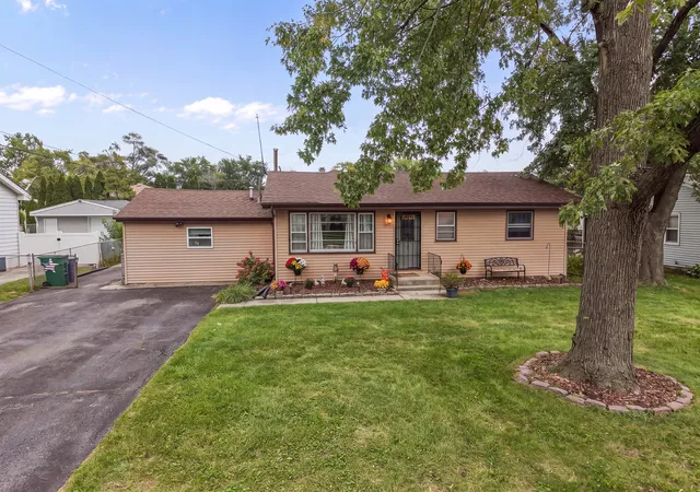 Photo 1 of Single family home for sale at 8611 Leclaire Ave, Burbank, IL 60459 | MLS# 12770764 | Listing updated on 2026-10-03
