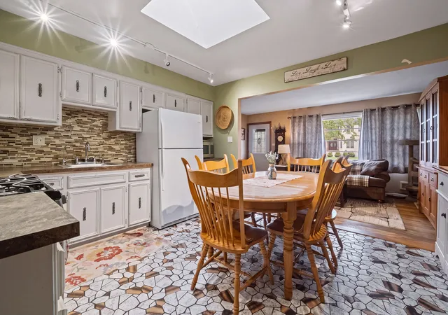 Photo 2 of Single family home for sale at 8611 Leclaire Ave, Burbank, IL 60459 | MLS# 12770764 | Listing updated on 2026-10-03