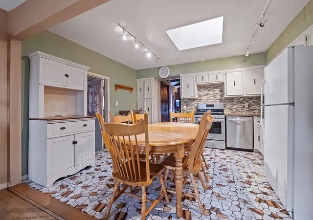 Photo 3 of Single family home for sale at 8611 Leclaire Ave, Burbank, IL 60459 | MLS# 12770764 | Listing updated on 2026-10-03
