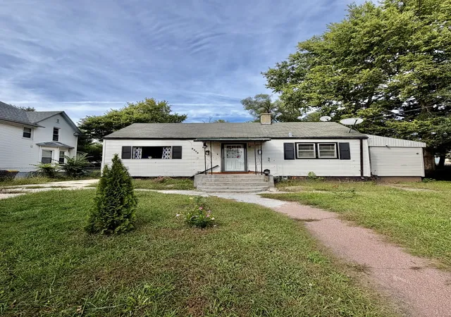 Photo 1 of Single family home for sale at 2015 Chestnut St, Rockford, IL 61102 | MLS# 12770769 | Listing updated on 2026-10-02