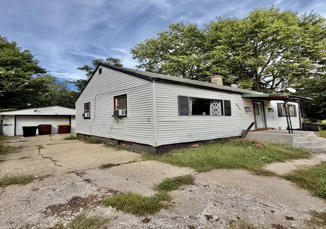 Photo 2 of Single family home for sale at 2015 Chestnut St, Rockford, IL 61102 | MLS# 12770769 | Listing updated on 2026-10-02