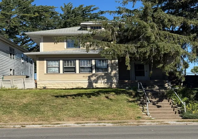 Photo 1 of Single family home for sale at 918 W Locust St, Davenport, IA 52804 | MLS# 12770772 | Listing updated on 2026-10-04