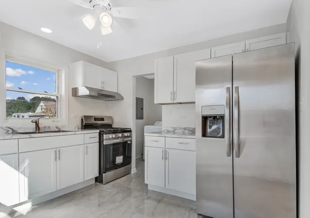 Photo 4 of Single family home for sale at 8208 S Oak Park Ave, Burbank, IL 60459 | MLS# 12770779 | Listing updated on 2026-10-04