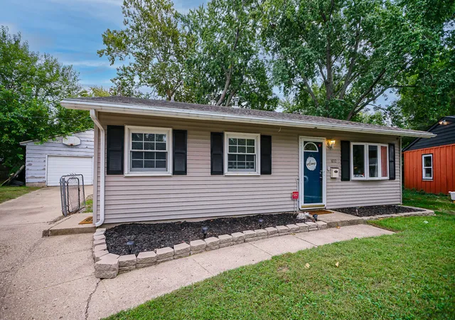 Photo 3 of Single family home for sale at 1612 Koch St, Pekin, IL 61554 | MLS# 12770789 | Listing updated on 2026-09-30
