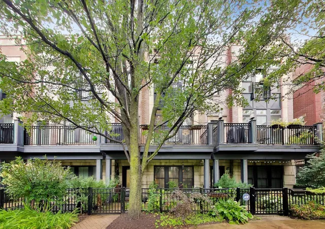 Townhouse for sale at 3022 W Newport Ave, Chicago, IL 60618 | MLS# 12770792