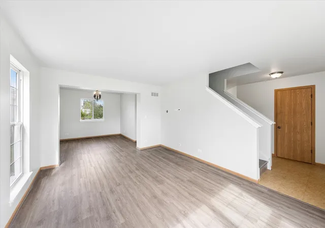 Photo 3 of Single family home for sale at 7805 Mossheather Dr, Joliet, IL 60431 | MLS# 12770796 | Listing updated on 2026-10-04