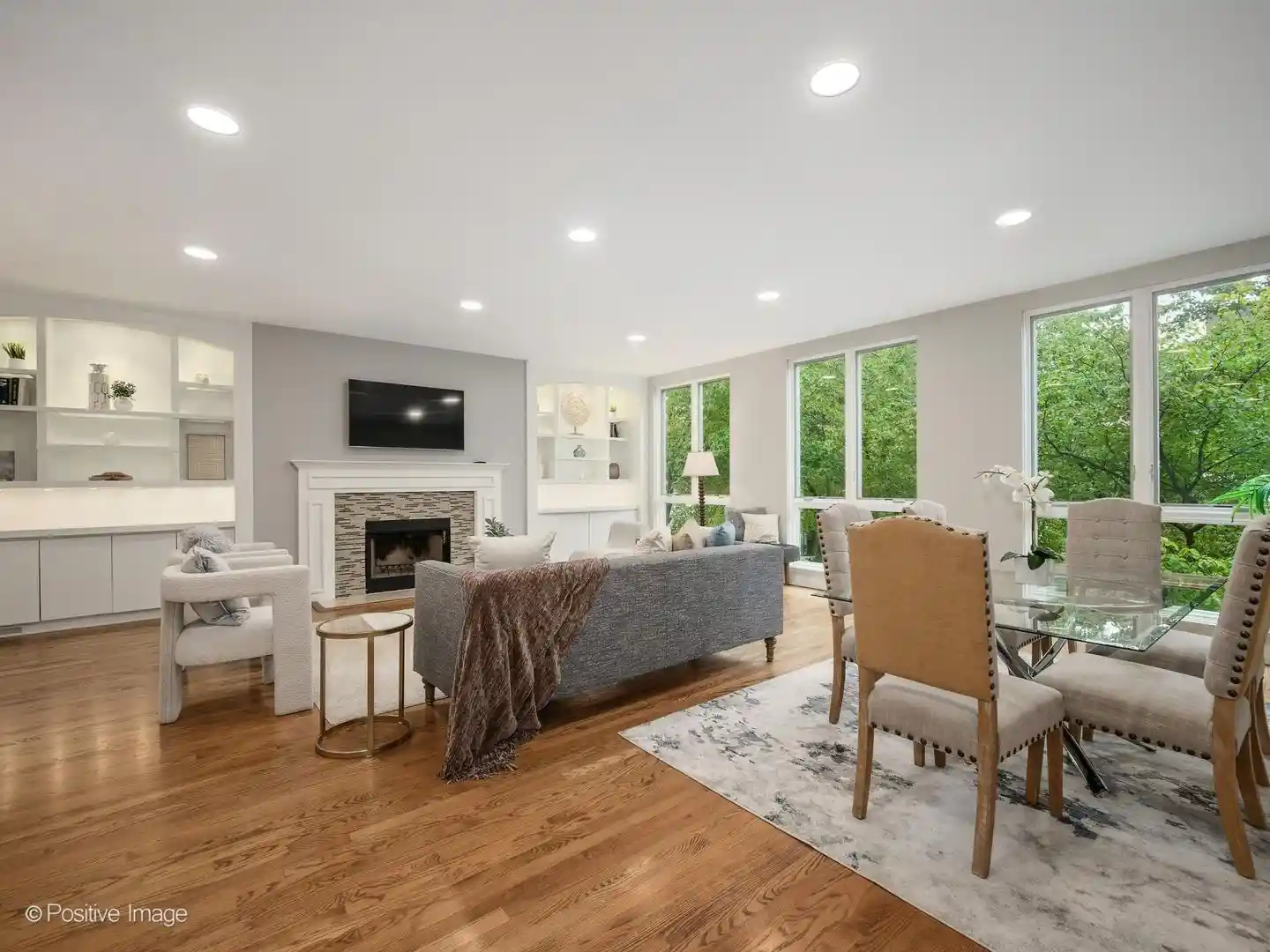 Listing Photo 2 - Condo for sale at Tamerlane, Unit 2659 N Greenview Ave, Tamerlane, Chicago, IL 60614 | Built Year: undefined - undefined