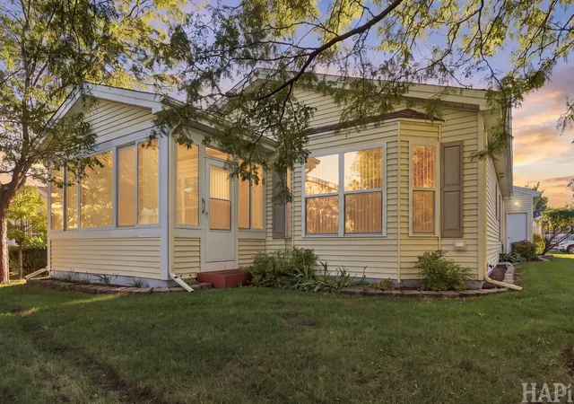 Photo 2 of Single family home for sale at 2903 Carousel Ct, Grayslake, IL 60030 | MLS# 12770807 | Listing updated on 2026-10-07