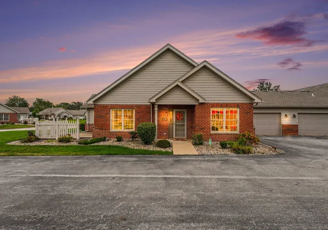 Photo 3 of Townhouse for sale at 18611 Villa Ct, Lansing, IL 60438 | MLS# 12770817 | Listing updated on 2026-09-29