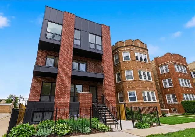 Condo for sale at 6414 N Francisco Ave #1R, Chicago, IL 60645 | MLS# 12770833