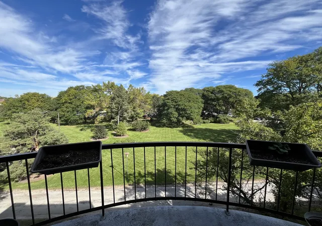 Photo 3 of Condo for sale at 1615 E Central Rd #422-C, Arlington Heights, IL 60005 | MLS# 12770835 | Listing updated on 2026-10-05