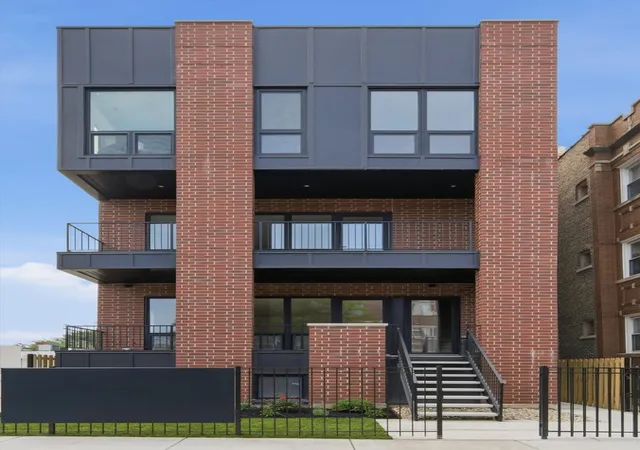 Condo for sale at 6414 N Francisco Ave #2R, Chicago, IL 60645 | MLS# 12770844