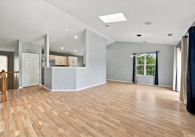 Photo 4 of Townhouse for sale at 2469 Stoughton Cir #2469, Aurora, IL 60502 | MLS# 12770851 | Listing updated on 2026-10-04