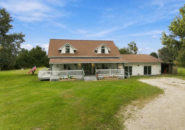 Photo 1 of Single family home for sale at 2898 County Rd 1400 N, El Paso, IL 61738 | MLS# 12770853 | Listing updated on 2026-09-29