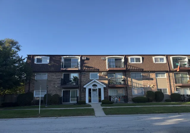 Condo for sale at 6440 Pamela Ln #9, Chicago Ridge, IL 60415 | MLS# 12770882