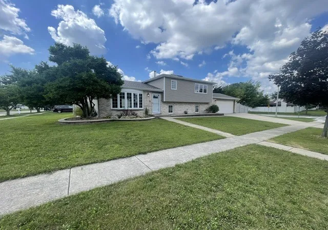 Photo 2 of Single family home for sale at 793 Six Pines Dr, Romeoville, IL 60446 | MLS# 12770890 | Listing updated on 2026-10-06