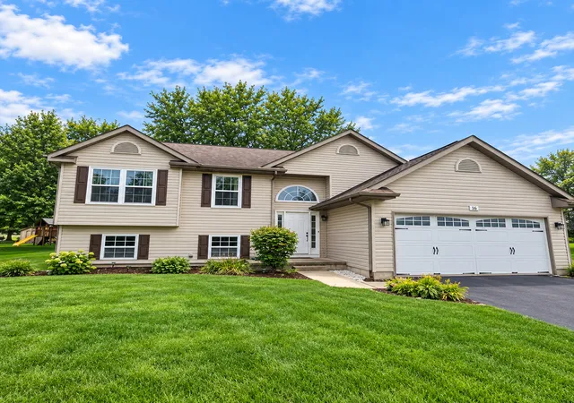 Single family home for sale at 16 King Henry Rd, Poplar Grove, IL 61065 | MLS# 12770893