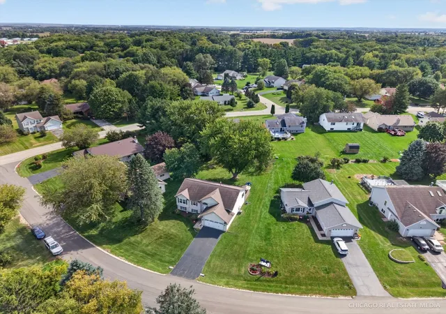 Photo 2 of Single family home for sale at 16 King Henry Rd, Poplar Grove, IL 61065 | MLS# 12770893 | Listing updated on 2026-10-04