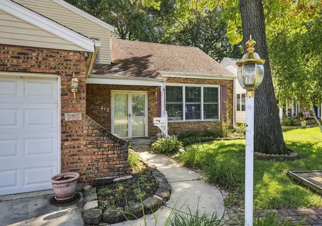 Photo 2 of Single family home for sale at 312 Earl Ave, Joliet, IL 60436 | MLS# 12770896 | Listing updated on 2026-10-06