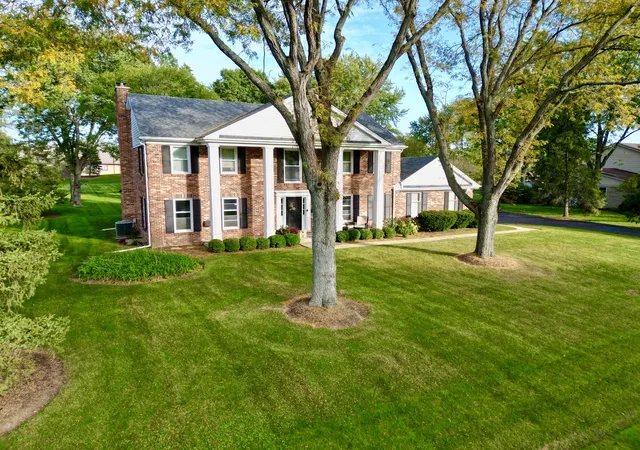 Photo 2 of Single family home for sale at 1042 Terre Dr, Libertyville, IL 60048 | MLS# 12770902 | Listing updated on 2026-10-28