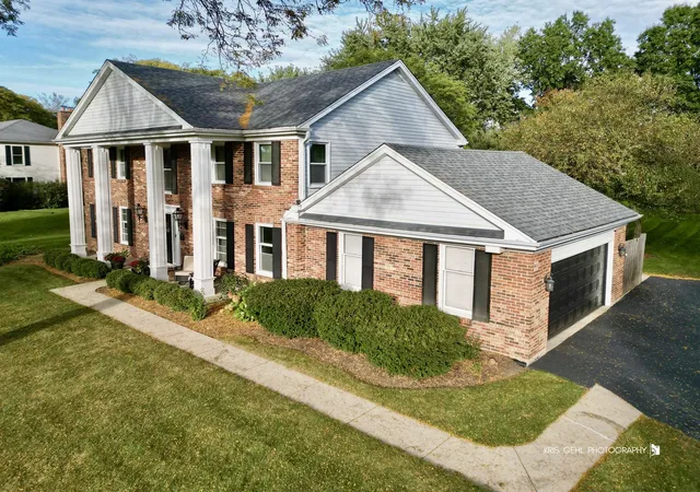 Photo 4 of Single family home for sale at 1042 Terre Dr, Libertyville, IL 60048 | MLS# 12770902 | Listing updated on 2026-10-28