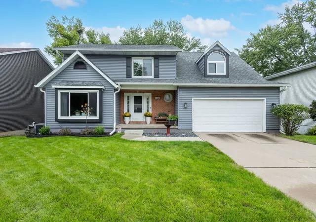 Photo 1 of Single family home for sale at 4160 Apple Valley Dr, Bettendorf, IA 52722 | MLS# 12770903 | Listing updated on 2026-10-20