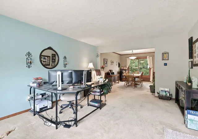 Photo 4 of Single family home for sale at 4160 Apple Valley Dr, Bettendorf, IA 52722 | MLS# 12770903 | Listing updated on 2026-10-20