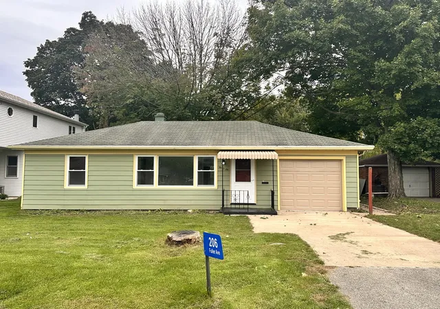 Single family home for sale at 206 Fuller Ave, Streator, IL 61364 | MLS# 12770920