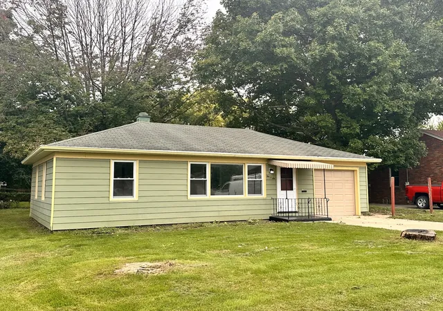 Photo 2 of Single family home for sale at 206 Fuller Ave, Streator, IL 61364 | MLS# 12770920 | Listing updated on 2026-10-04