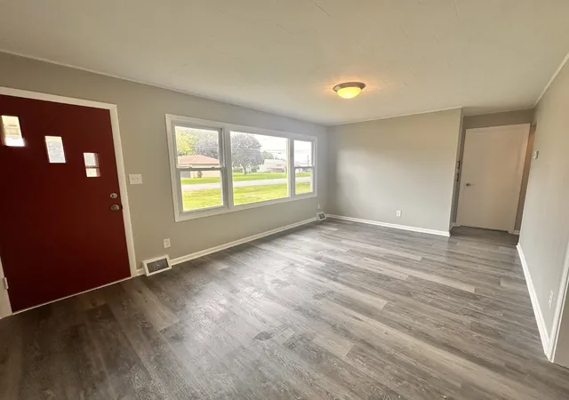Photo 3 of Single family home for sale at 206 Fuller Ave, Streator, IL 61364 | MLS# 12770920 | Listing updated on 2026-10-04