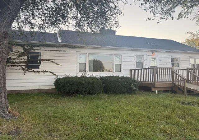 Photo 3 of Single family home for sale at 701 S 9th Street, Clinton, IA 52732 | MLS# 12770927 | Listing updated on 2026-10-28