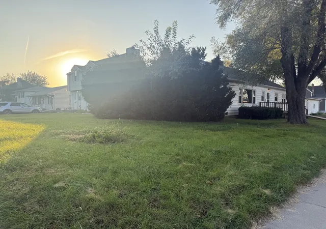 Photo 3 of Single family home for sale at 701 S 9th Street, Clinton, IA 52732 | MLS# 12770927 | Listing updated on 2026-10-28