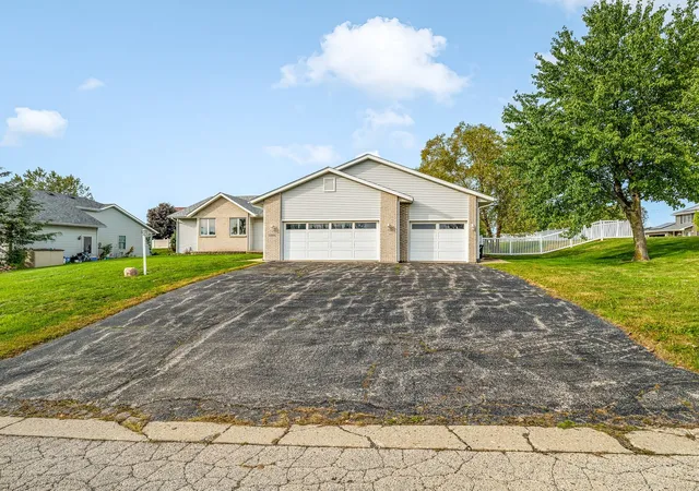 Photo 3 of Single family home for sale at 5394 Painted Pony Ln, Loves Park, IL 61111 | MLS# 12770928 | Listing updated on 2026-10-06