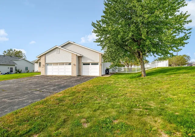 Photo 3 of Single family home for sale at 5394 Painted Pony Ln, Loves Park, IL 61111 | MLS# 12770928 | Listing updated on 2026-10-06