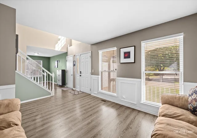 Photo 3 of Single family home for sale at 624 Jenna Dr, South Elgin, IL 60177 | MLS# 12770929 | Listing updated on 2026-10-10
