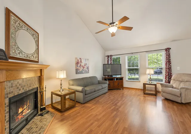Photo 3 of Single family home for sale at 1582 Sun Ridge Dr, Bourbonnais, IL 60914 | MLS# 12770935 | Listing updated on 2026-10-06