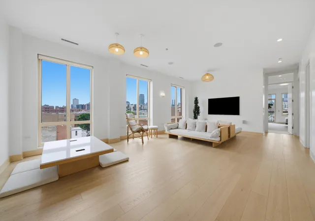 Photo 2 of Condo for sale at 305 S Racine Ave #5A, Chicago, IL 60607 | MLS# 12770939 | Listing updated on 2026-10-04