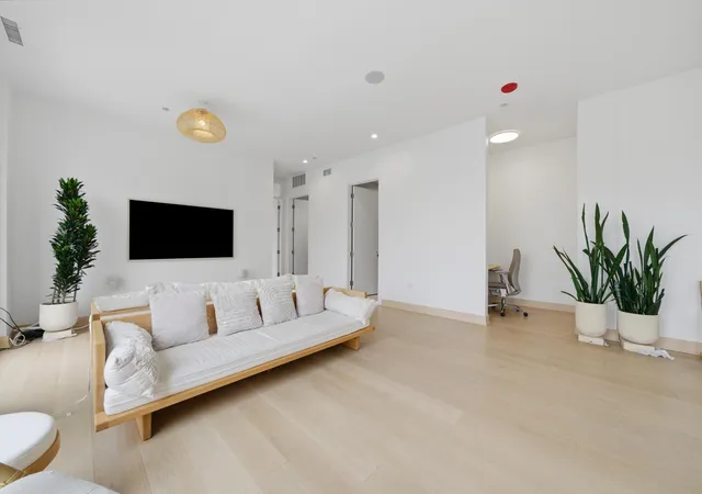 Photo 4 of Condo for sale at 305 S Racine Ave #5A, Chicago, IL 60607 | MLS# 12770939 | Listing updated on 2026-10-04