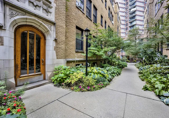 Condo for sale at 636 W Waveland Ave #4D, Chicago, IL 60613 | MLS# 12770958
