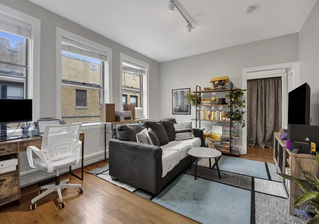 Photo 1 of Condo for sale at 636 W Waveland Ave #4D, Chicago, IL 60613 | MLS# 12770958 | Listing updated on 2026-09-29