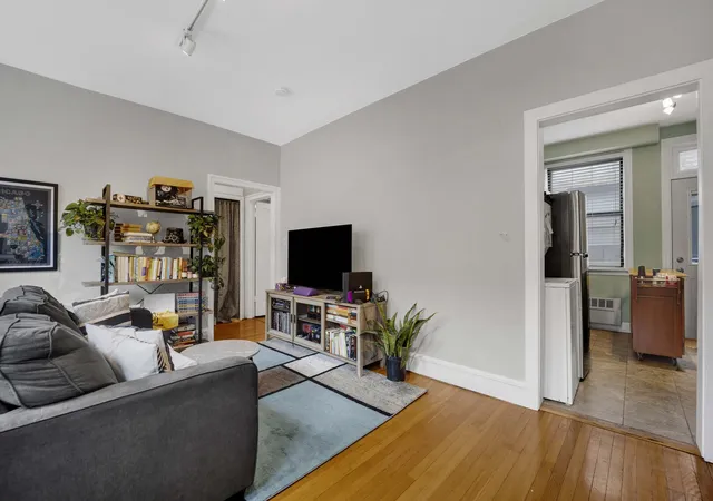Photo 4 of Condo for sale at 636 W Waveland Ave #4D, Chicago, IL 60613 | MLS# 12770958 | Listing updated on 2026-09-29