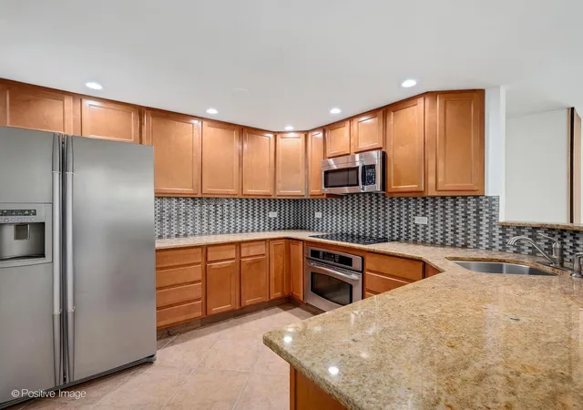 Photo 4 of Condo for sale at 10130 S 84th Terrace #11107, Palos Hills, IL 60465 | MLS# 12770964 | Listing updated on 2026-10-04