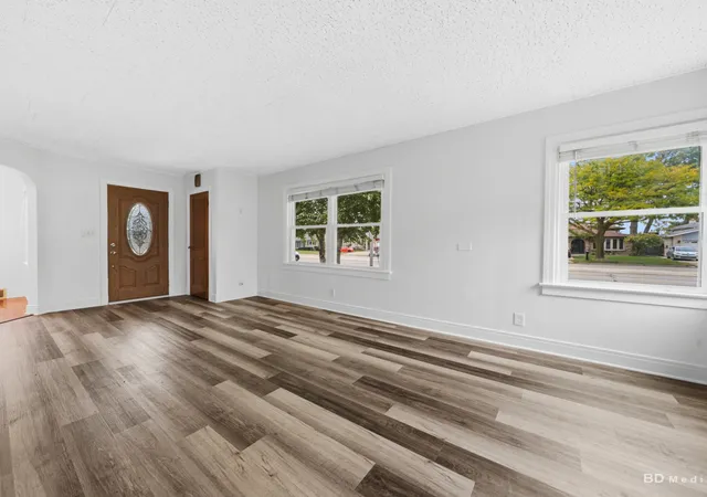 Photo 4 of Single family home for sale at 9145 Ridgeland Ave, Oak Lawn, IL 60453 | MLS# 12770979 | Listing updated on 2026-10-02