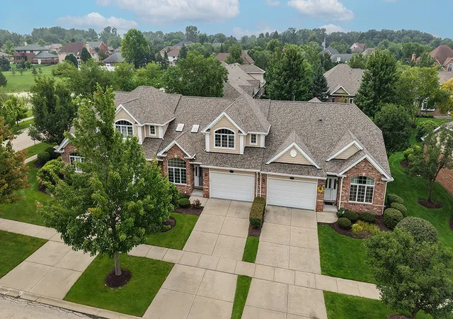 Photo 2 of Townhouse for sale at 1436 Covington Dr, Lemont, IL 60439 | MLS# 12770982 | Listing updated on 2026-10-07
