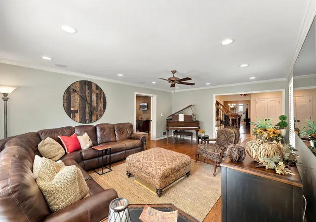 Photo 4 of Sale Pending at 2068 N Butternut Ln, Northbrook, IL 60062 | MLS# 12770984 | Listing updated on 2026-10-07