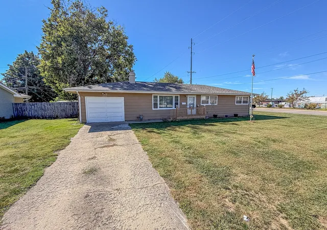 Photo 1 of Single family home for sale at 420 W Pierce Ave, Charleston, IL 61920 | MLS# 12771012 | Listing updated on 2026-10-29