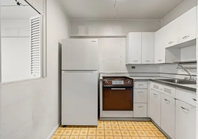 Photo 2 of Condo for sale at 1255 N Sandburg Ter #2305, Chicago, IL 60610 | MLS# 12771018 | Listing updated on 2026-10-27