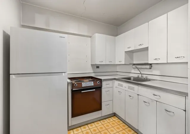 Photo 3 of Condo for sale at 1255 N Sandburg Ter #2305, Chicago, IL 60610 | MLS# 12771018 | Listing updated on 2026-10-27